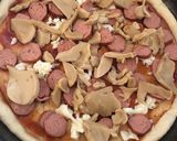 A picture of step 6 of Sausage pizza.