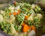 Foto del paso 3 de la receta Crema de verduras con lentejas al curry
