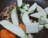 Hình bước làm 4 của món Lòng gà xào rau củ