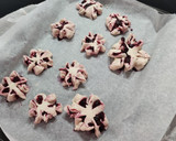 Foto del paso 3 de la receta: 💜 Flores de hojaldre y mermelada