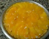 Foto del paso 7 de la receta: Tarta de duraznos con crema y caramelo