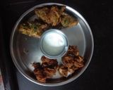 A picture of step 2 of Palak Pokara.