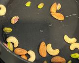 A picture of step 3 of Makhana Panjiri.