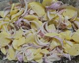 Foto del paso 5 de la receta: Patatas con cebolla y bacon asadas