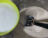 A picture of step 2 of Walnut halwa.