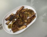 Une image de l'étape 11 de Aubergines chinoises avec courgette ronde et pommes de terre grillées herbes et épices.