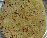 A picture of step 5 of Aloo stuffed mint paratha.