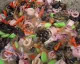 Foto langkah ke 6 dari resep Oseng Cumi betai terancam.