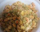 Foto del paso 3 de la receta: Ensalada de pasta tres delicias
