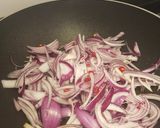 Foto del paso 1 de la receta: Bonito con cebolla caramelizada al curcuma y lima