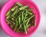 Foto langkah ke 1 dari resep Sayur bening buah kelor.