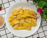 Hình bước làm 3 của món Gà luộc lá chanh
