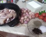 A picture of step 1 of Chicken Dumpukht.