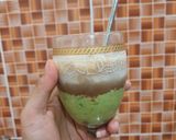 Foto langkah ke 3 dari resep Avocadoffie (kopi susu + alpukat).