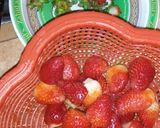 A picture of step 1 of Strawberry shake.