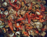 Foto del paso 5 de la receta: Empanada de chipirones y mejillones