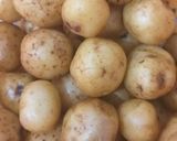 Foto langkah ke 1 dari resep Gamja Jorim 감자조림 (Korean Baby Potatoes).