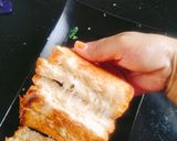 A picture of step 4 of Cheese Spread Garlic Toast 🤤 😋.