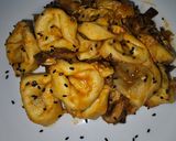 Foto del paso 6 de la receta Raviolis fresco de carne en salsa de puerro, champiñones y huevo de codorniz