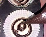 A picture of step 7 of Leopard Shiffon Cupcakes.