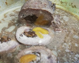 Foto del paso 4 de la receta: Ternera rellena con ciruelas, piñones y orejones al Oporto