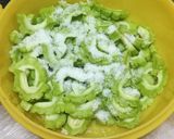 Foto langkah ke 1 dari resep Tumis Pedas Pare Cepokak.