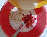 Foto langkah ke 3 dari resep Strawberry Overnight Oat with Yogurt.
