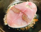 A picture of step 1 of Braised Tuna with Pineapple.