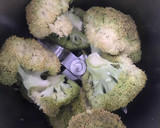 Foto del paso 1 de la receta: Base de pizza de brócoli con 3 ingredientes y sin harina