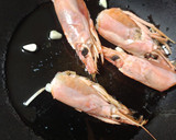 Foto del paso 2 de la receta: Espaguetis con gambas