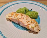 Foto del passaggio 4 della ricetta Salmone in crosta di mandorle e guacamole🐟🥑