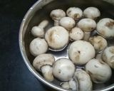 A picture of step 1 of Coriander Mushroom Curry.