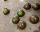 Foto del paso 7 de la receta: Bombones de chocolate rellenos de mazapán