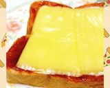 รูปขั้นตอนการทำที่ 5 ของ 🍕🧀พิซซ่าหน้าเชดด้าชีสง่ายๆ - Easy easy cheddar cheese pizza