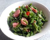 Foto langkah ke 3 dari resep Tumis kacang panjang sosis.