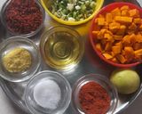 લીલી હળદર અને લીલા લસણ નું અથાણું (Lili Haldar Lila Lasan Athanu Recipe In Gujarati) રેસીપી સ્ટેપ1ફોટો