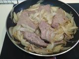 Lomos de atún en salsa de pimientos piquillo