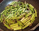 Foto del paso 3 de la receta Hélices al pesto con espárragos y cherrys