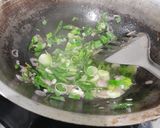 Foto langkah ke 5 dari resep Nasi Rames (Suwir Tongkol Cabe Ijo + Telur Dadar Tahu + Bihun Goreng Cabe Ijo).