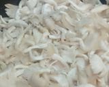 Foto langkah ke 1 dari resep Tumis jamur tiram pedas.