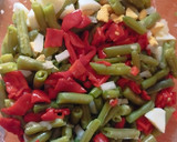 Foto del paso 2 de la receta: Ensalada de judías verdes y piquillos con huevo 🥗🥚