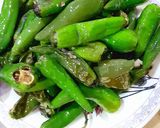 A picture of step 2 of Green chilli Salan with fried rice.