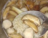 รูปขั้นตอนการทำที่ 5 ของ โจ๊กเห็ดหอมใส่ลูกชิ้น (Shiitake Mushroom and Meatball Congee)