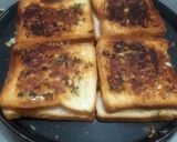 गार्लिक ब्रेड /चीझ गार्लिक ब्रेड (Garlic bread recipe in marathi) रेसिपी स्टेप 5 फोटो 