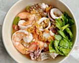 รูปขั้นตอนการทำที่ 2 ของ ข้าวต้มขี้อาย ☺️ / ข้าวต้มทะเลทรงเครื่อง 🐟 🦐 🦑 / seafoods porridge v2 🐟 🦐 🦑