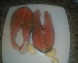 Foto del paso 1 de la receta: Salmón con corazones de alcachofas salteadas