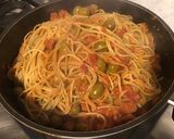 Une image de l'étape 4 de Spaghettis tricolores mozzarella di buffala,basilic et sauce tomate chorizo olives.