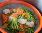 Foto del paso 3 de la receta: Guisantes con chorizo, zanahoria y coliflor