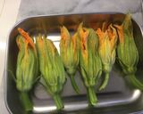 Foto del passaggio 2 della ricetta Fiori di zucca ripieni