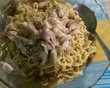 Foto langkah ke 5 dari resep Mie Rebus Ayam Bawang.